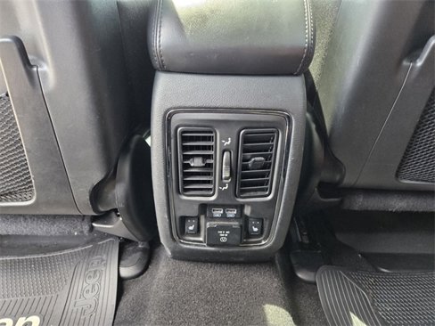 Used 2019 Jeep Grand Cherokee Limited w/ Luxury Group II image 18