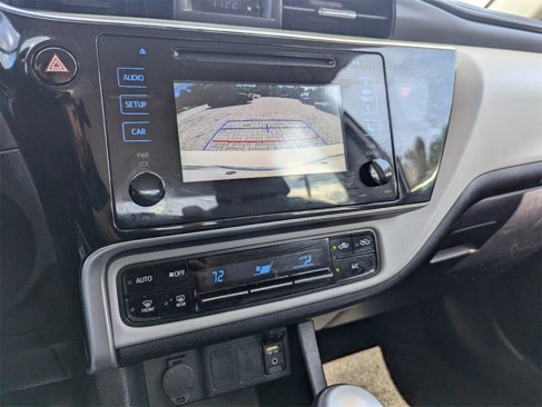 Used 2018 Toyota Corolla LE image 32