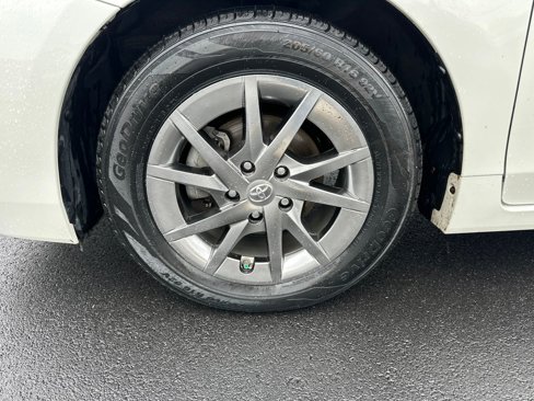 Used 2017 Toyota Prius V Three image 12
