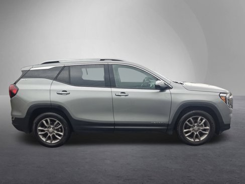 Used 2024 GMC Terrain SLT image 2