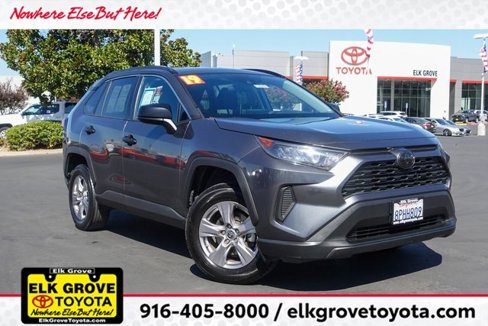 Used 2019 Toyota RAV4 LE image 1