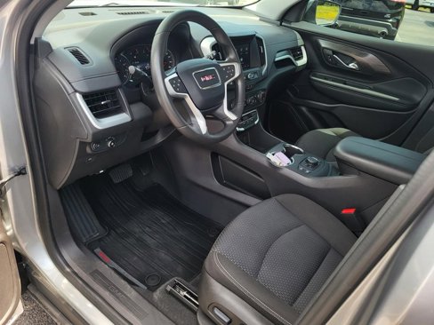 Used 2024 GMC Terrain SLE w/ Driver Convenience Package image 14