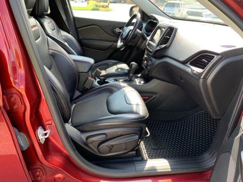 Used 2020 Jeep Cherokee Trailhawk image 17