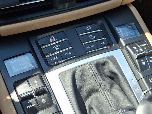 Used 2021 Porsche Macan image 17
