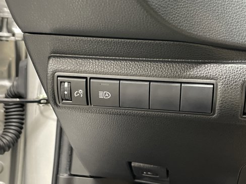 Used 2020 Toyota Corolla LE image 29