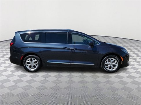 Used 2020 Chrysler Pacifica Touring-L Plus w/ Tire & Wheel Group image 8