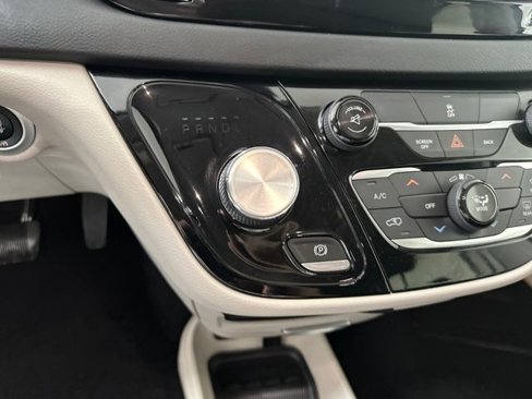 Used 2017 Chrysler Pacifica Touring image 20