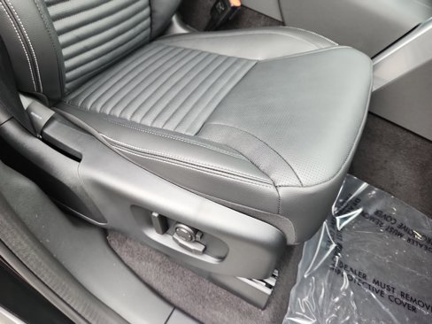 New 2025 Land Rover Discovery S image 18
