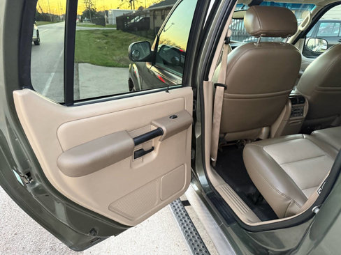 Used 2003 Ford Explorer Sport Trac 2WD image 37