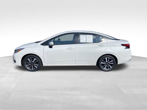 Used 2024 Nissan Versa SV image 4