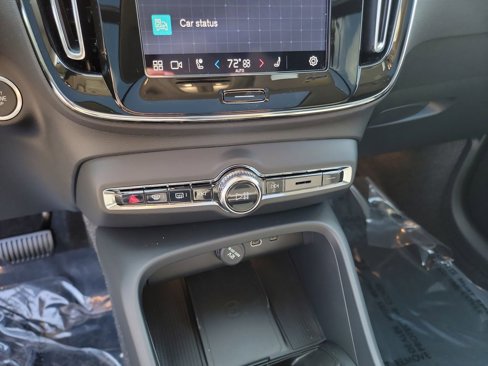 New 2025 Volvo XC40 B5 Core w/ Protection Package Premier image 16