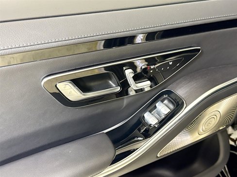 Used 2022 Mercedes-Benz S 500 4MATIC w/ AMG Line Package image 22