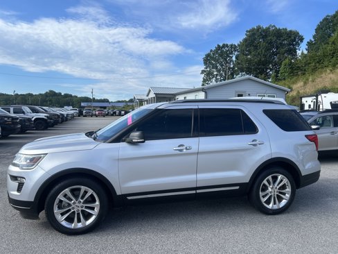 Used 2019 Ford Explorer XLT w/ Equipment Group 202A image 3
