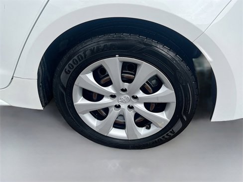 Used 2022 Toyota Corolla LE image 32