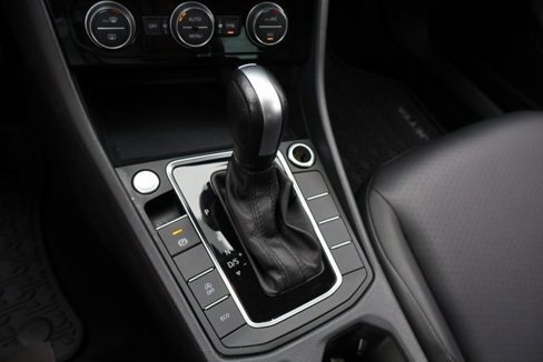 Certified 2020 Volkswagen Jetta SE w/ SE Cold Weather Package image 25