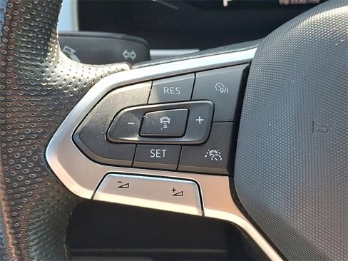 Used 2021 Volkswagen Atlas Cross Sport SEL R-Line image 22
