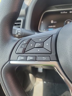 Certified 2023 Nissan Leaf S image 25