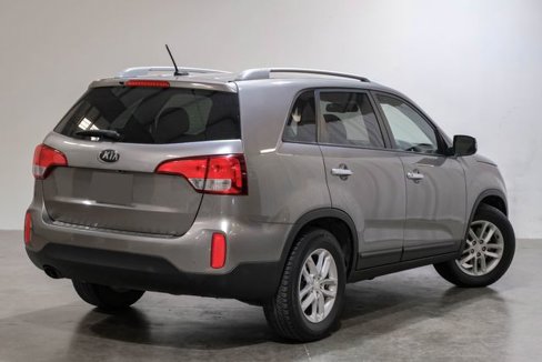 Used 2015 Kia Sorento LX image 10