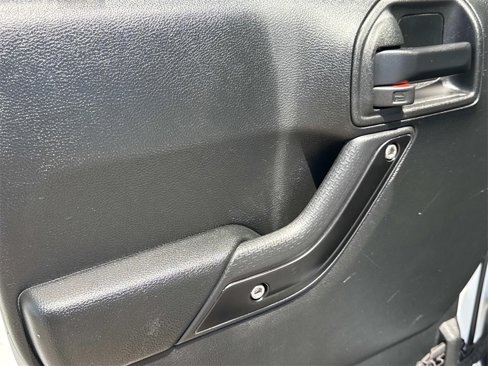 Used 2018 Jeep Wrangler Unlimited Sahara image 16