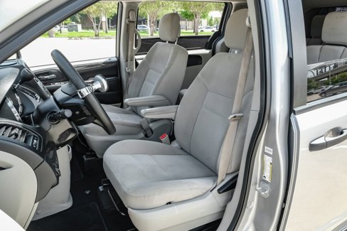 Used 2019 Dodge Grand Caravan SE image 4