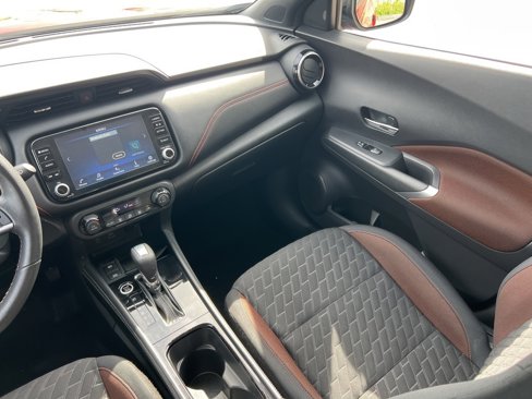 Used 2022 Nissan Kicks SR image 22