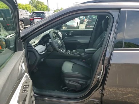 Used 2024 Jeep Compass Latitude w/ Altitude Special Edition image 11