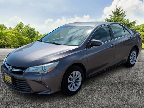 Used 2015 Toyota Camry LE image 3