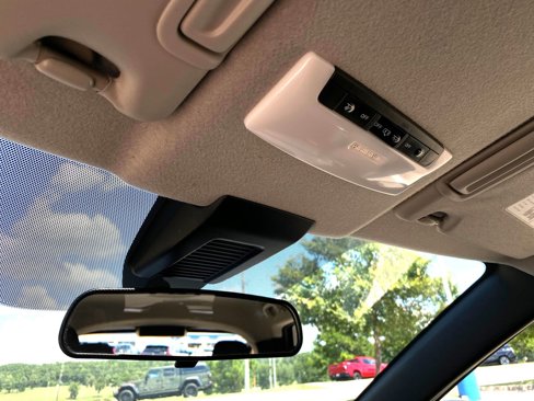 Used 2023 Nissan Kicks SR image 23