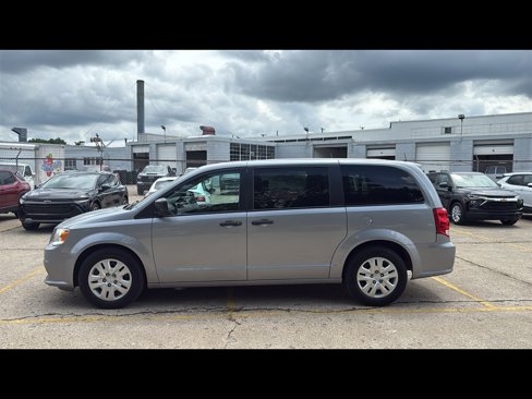 Used 2019 Dodge Grand Caravan SE image 3