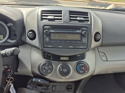 Used 2012 Toyota RAV4 4WD image 30