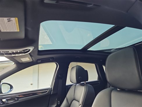 Used 2024 Porsche Macan image 16