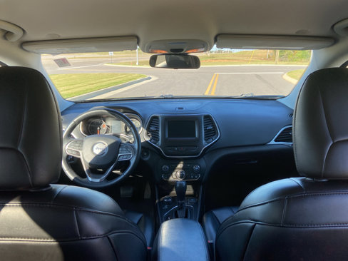 Used 2020 Jeep Cherokee Latitude Plus image 31