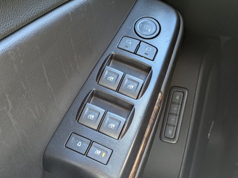 Used 2019 Chevrolet Suburban LT image 27