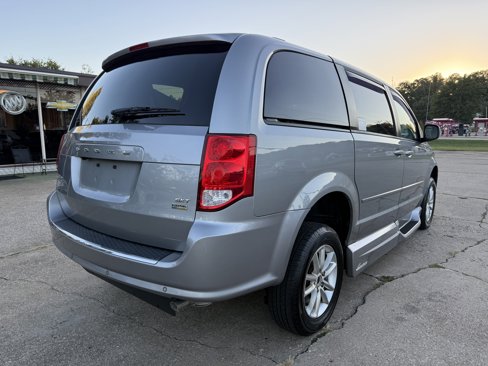 Used 2015 Dodge Grand Caravan SXT w/ UConnect Hands-Free Group image 5