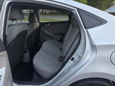 Used 2014 Hyundai Accent GLS image 9