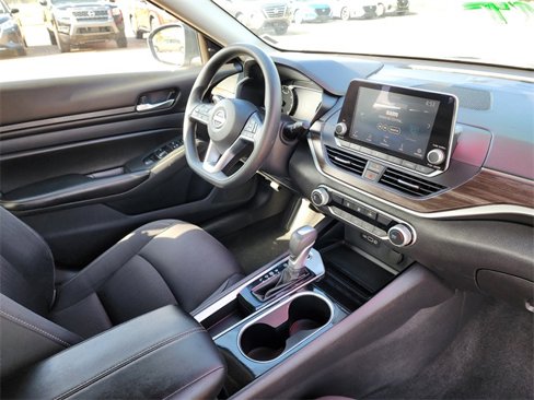 Used 2024 Nissan Altima 2.5 SV image 19