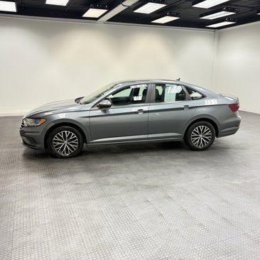 Used 2021 Volkswagen Jetta image 2