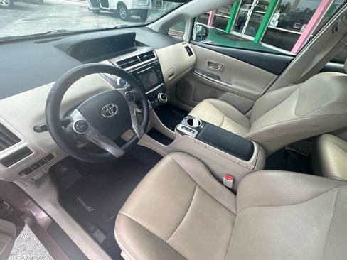 Used 2017 Toyota Prius V Three image 10