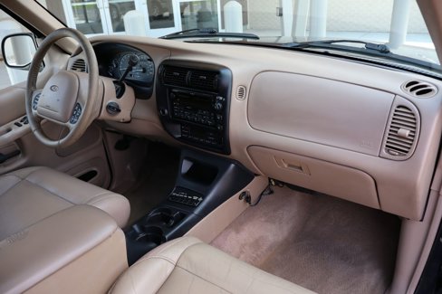 Used 2000 Ford Explorer Eddie Bauer image 18