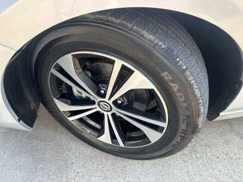 Used 2022 Nissan Sentra SV image 2