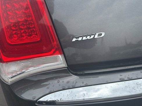Used 2017 Chrysler 300 C image 10