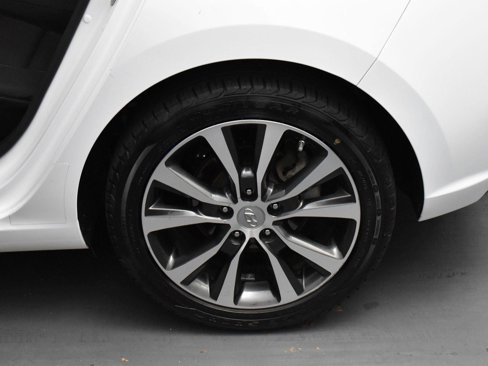 Used 2018 Hyundai Elantra GT image 29