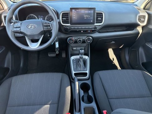 Certified 2022 Hyundai Venue SE image 4