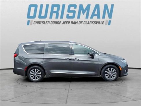 Certified 2020 Chrysler Pacifica Touring-L Plus image 2