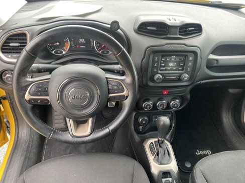 Used 2016 Jeep Renegade Latitude image 11