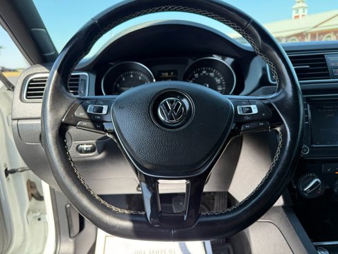 Used 2016 Volkswagen Jetta Sport image 11