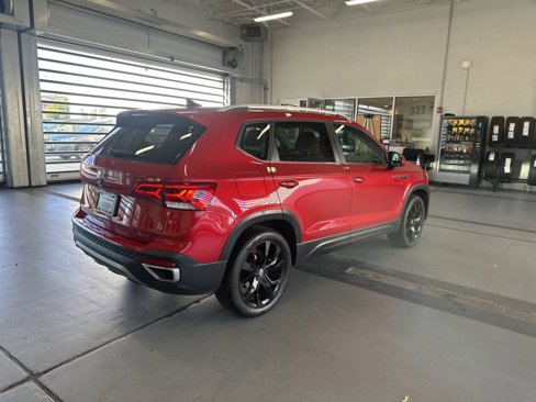 Certified 2022 Volkswagen Taos SE w/ IQ.Drive SE Package image 5
