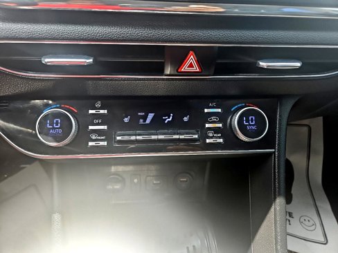 Used 2020 Hyundai Sonata SEL w/ Premium Package image 25
