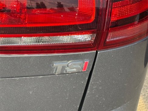 Used 2016 Volkswagen Golf SportWagen image 10