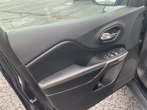 Used 2019 Jeep Cherokee Limited image 13